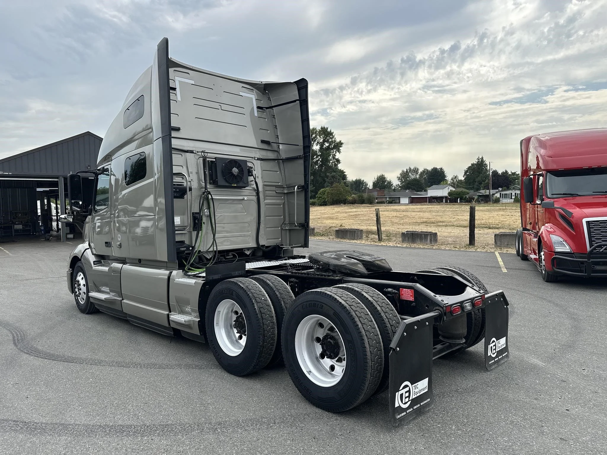 2020 Volvo VNL 760 - image 6
