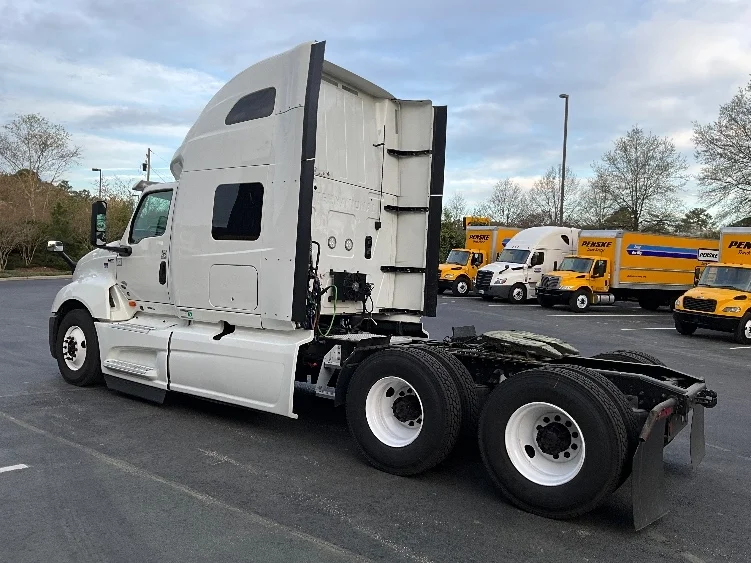 2023 International LT - image 5