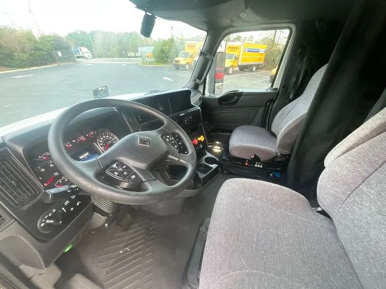 2023 International LT - image 10