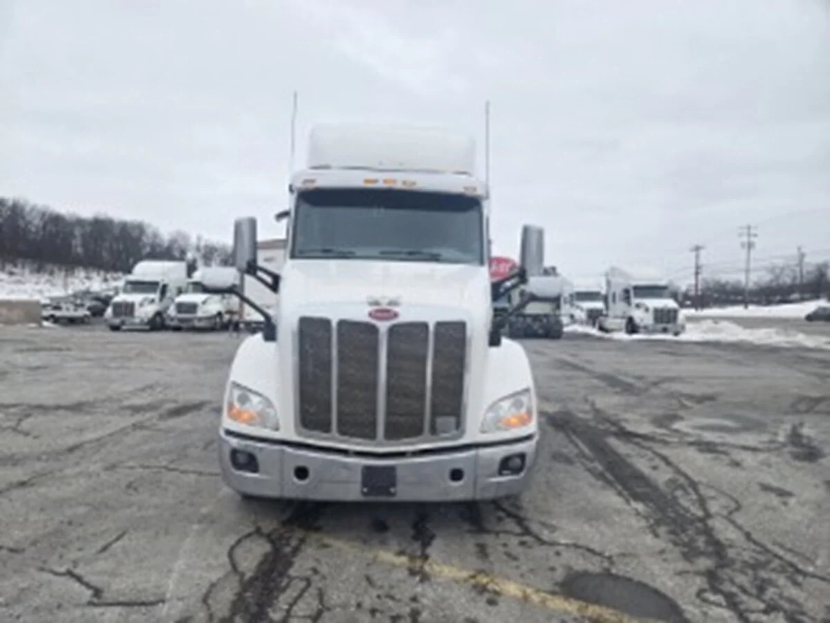 2020 Peterbilt 579 - image 4