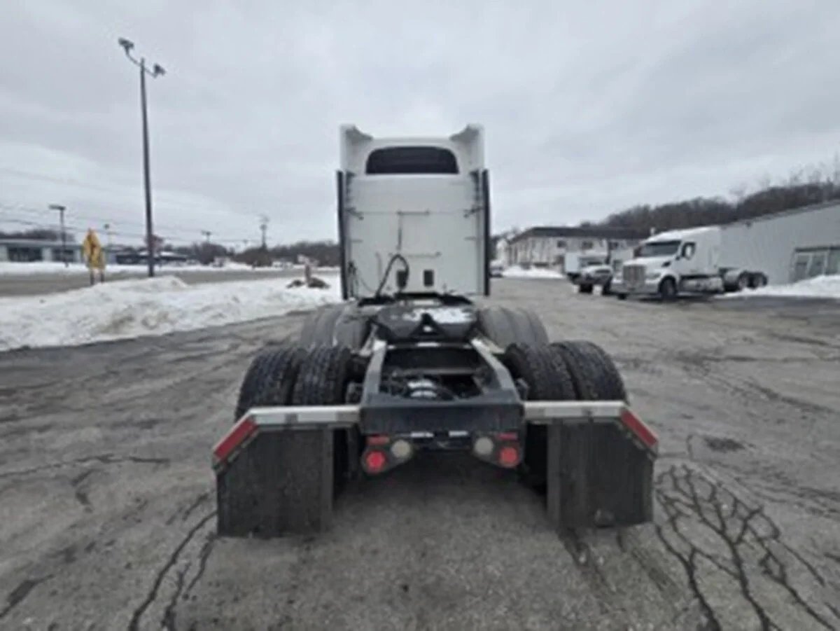 2020 Peterbilt 579 - image 9