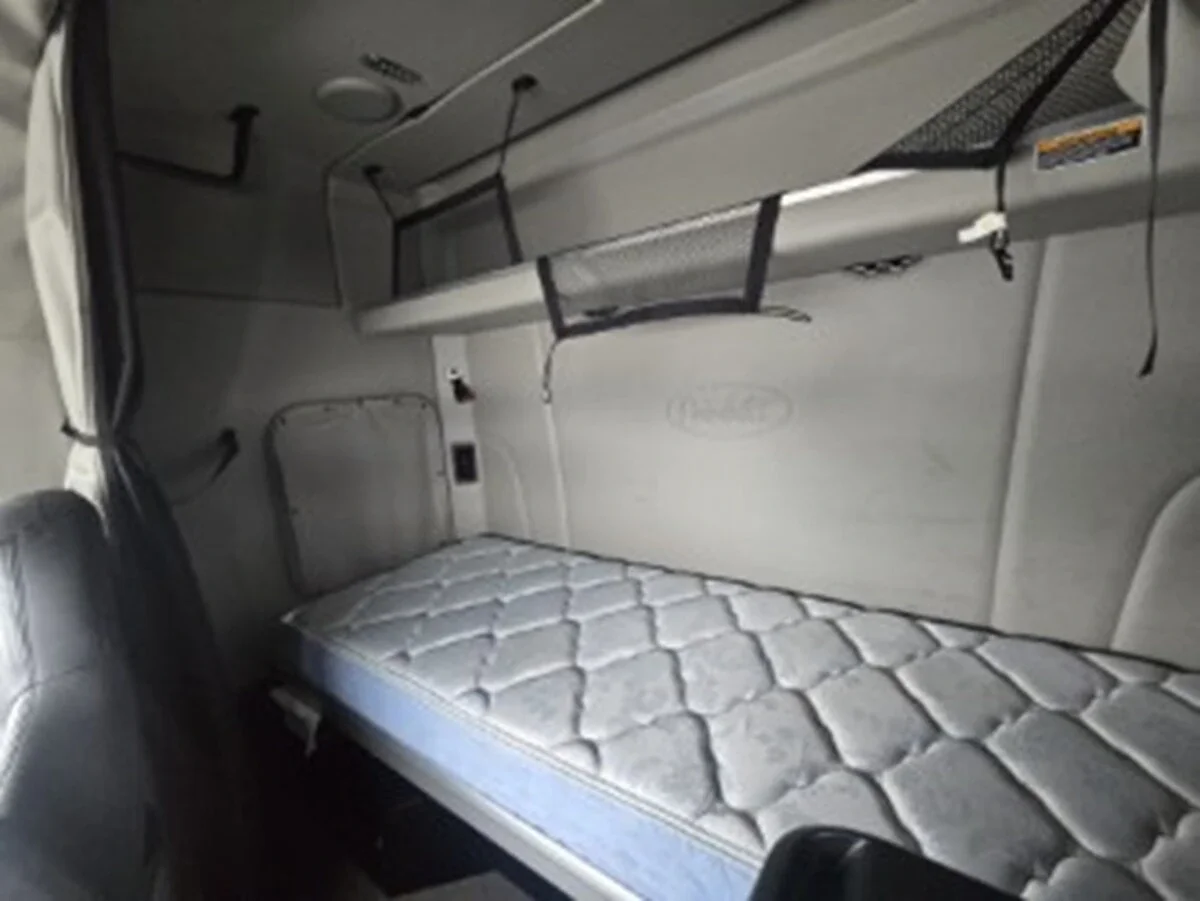 2020 Peterbilt 579 - image 5