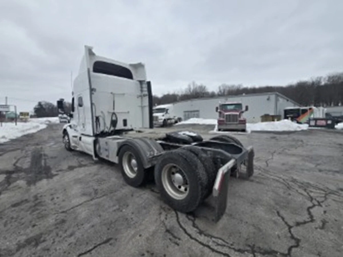 2020 Peterbilt 579 - image 8