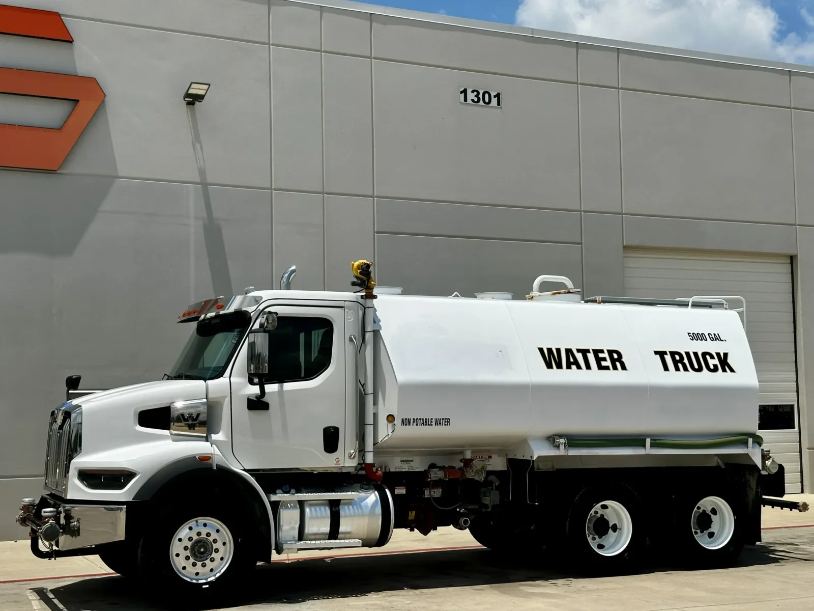 2023 Western Star 47X in Hutchins, TX — photo 2