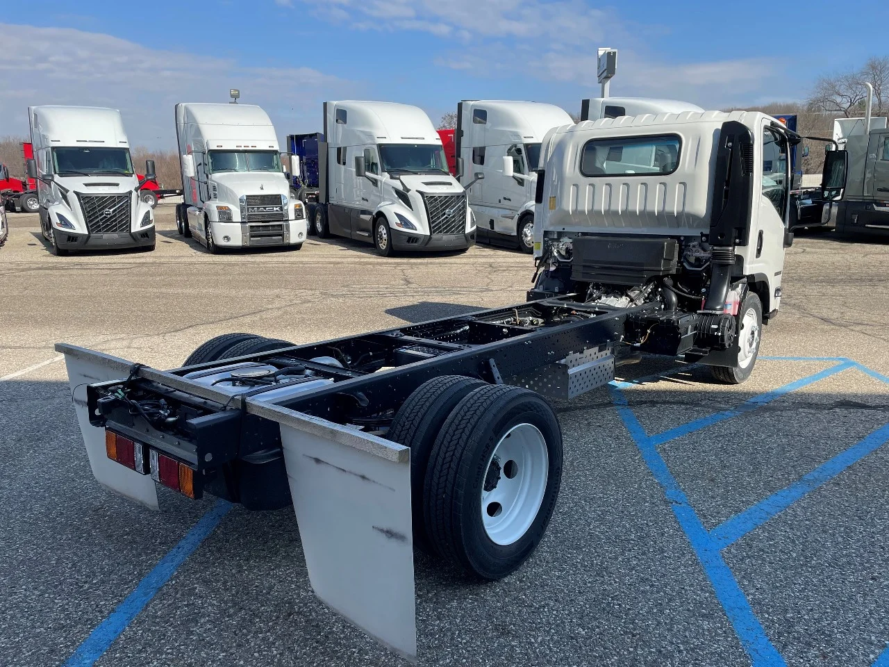 2026 Isuzu NRR in Byron Center, MI — photo 3