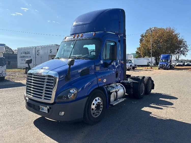 2020 Freightliner Cascadia in Mebane, NC — photo 3