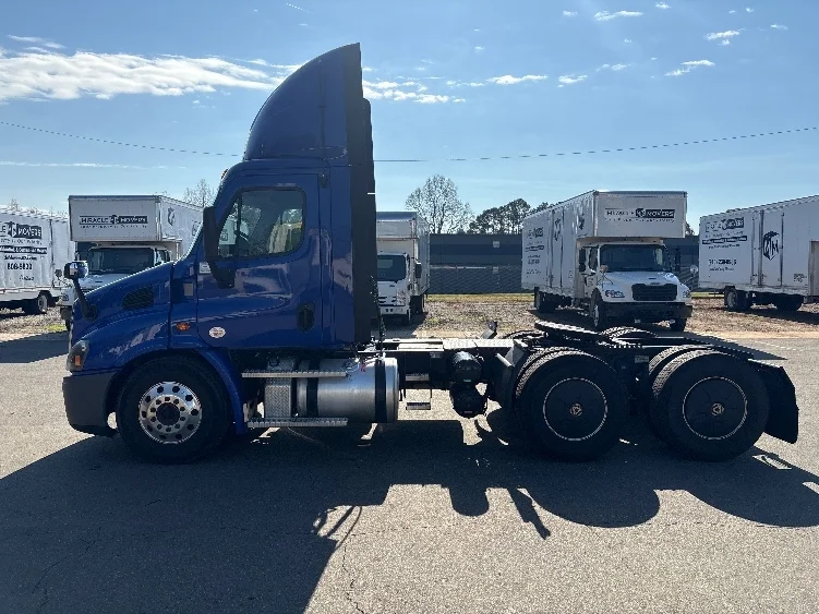 2020 Freightliner Cascadia in Mebane, NC — photo 4