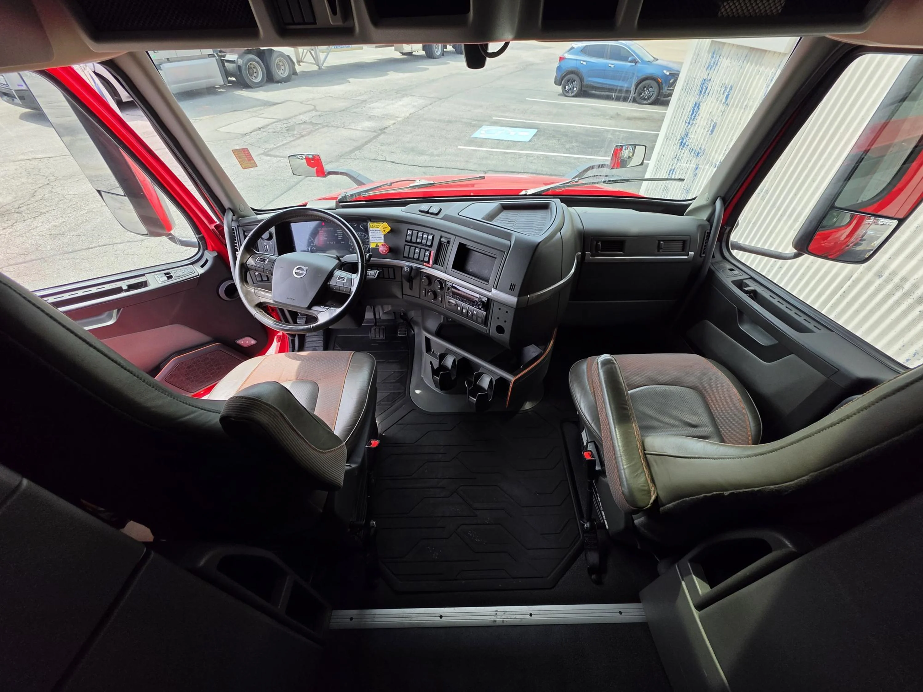 2024 Volvo VNL 860 in Cahokia, IL — photo 8
