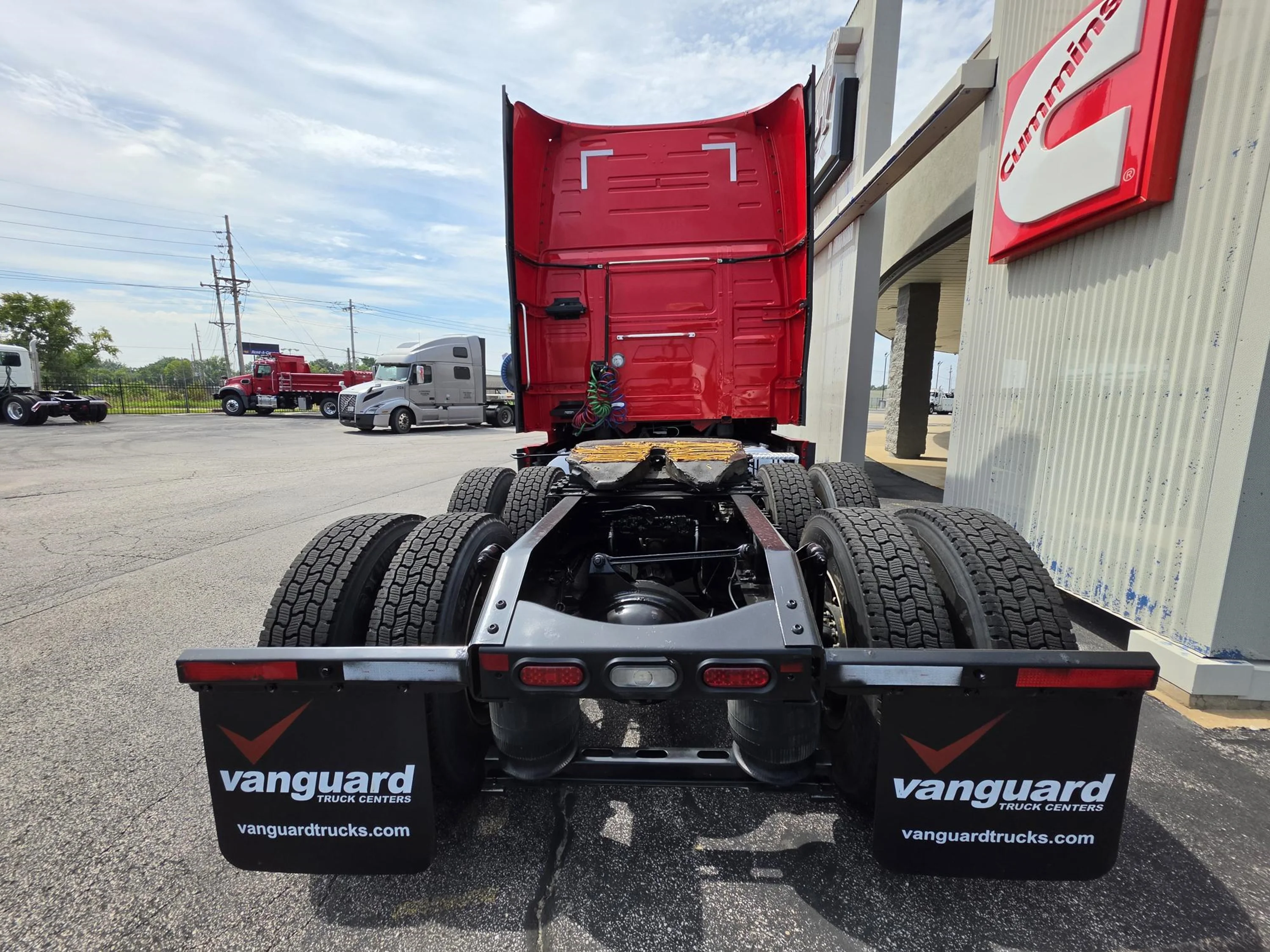 2024 Volvo VNL 860 in Cahokia, IL — photo 4