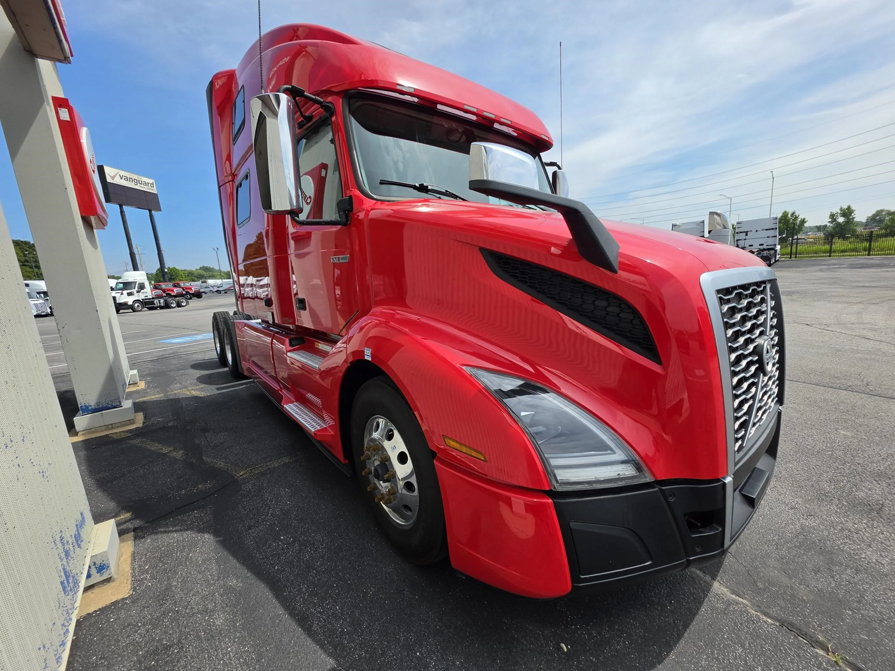 2024 Volvo VNL 860 in Cahokia, IL — photo 2