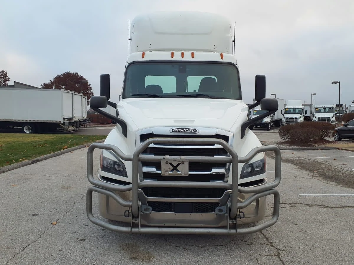 2020 Freightliner Cascadia in O'fallon, MO — photo 2