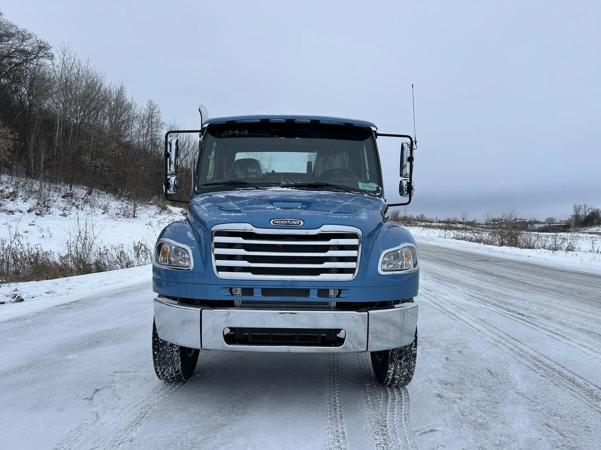 2025 Freightliner M2 106 - image 2