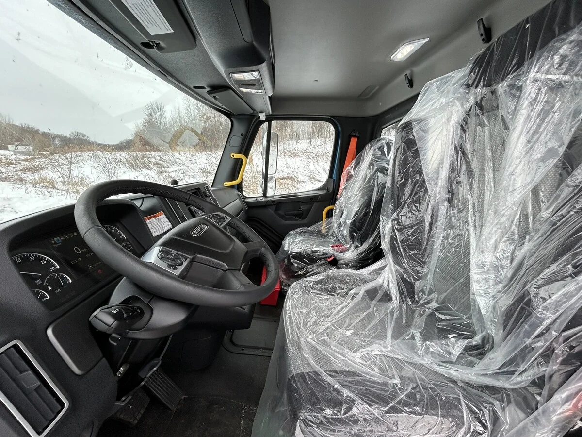 2025 Freightliner M2 106 - image 10