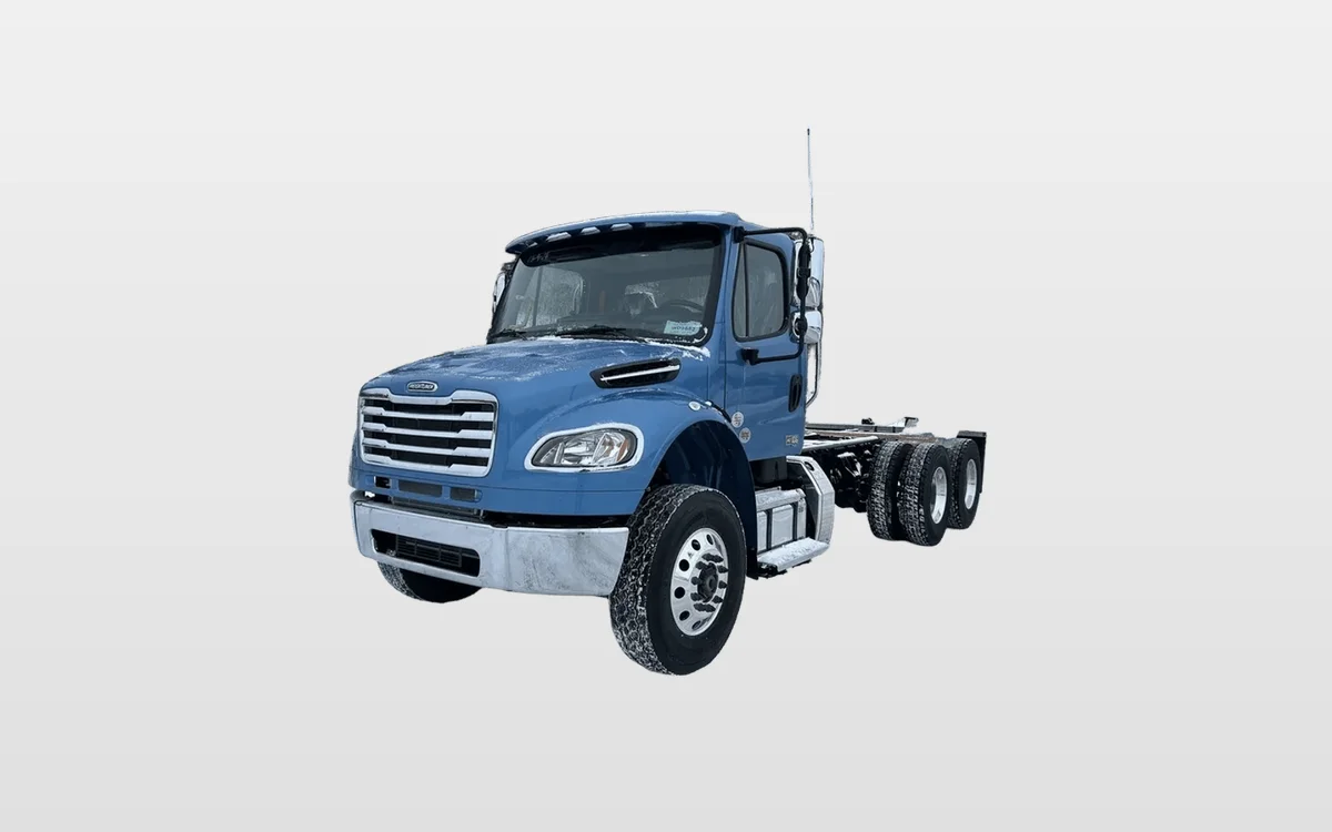 2025 Freightliner M2 106 - image 1