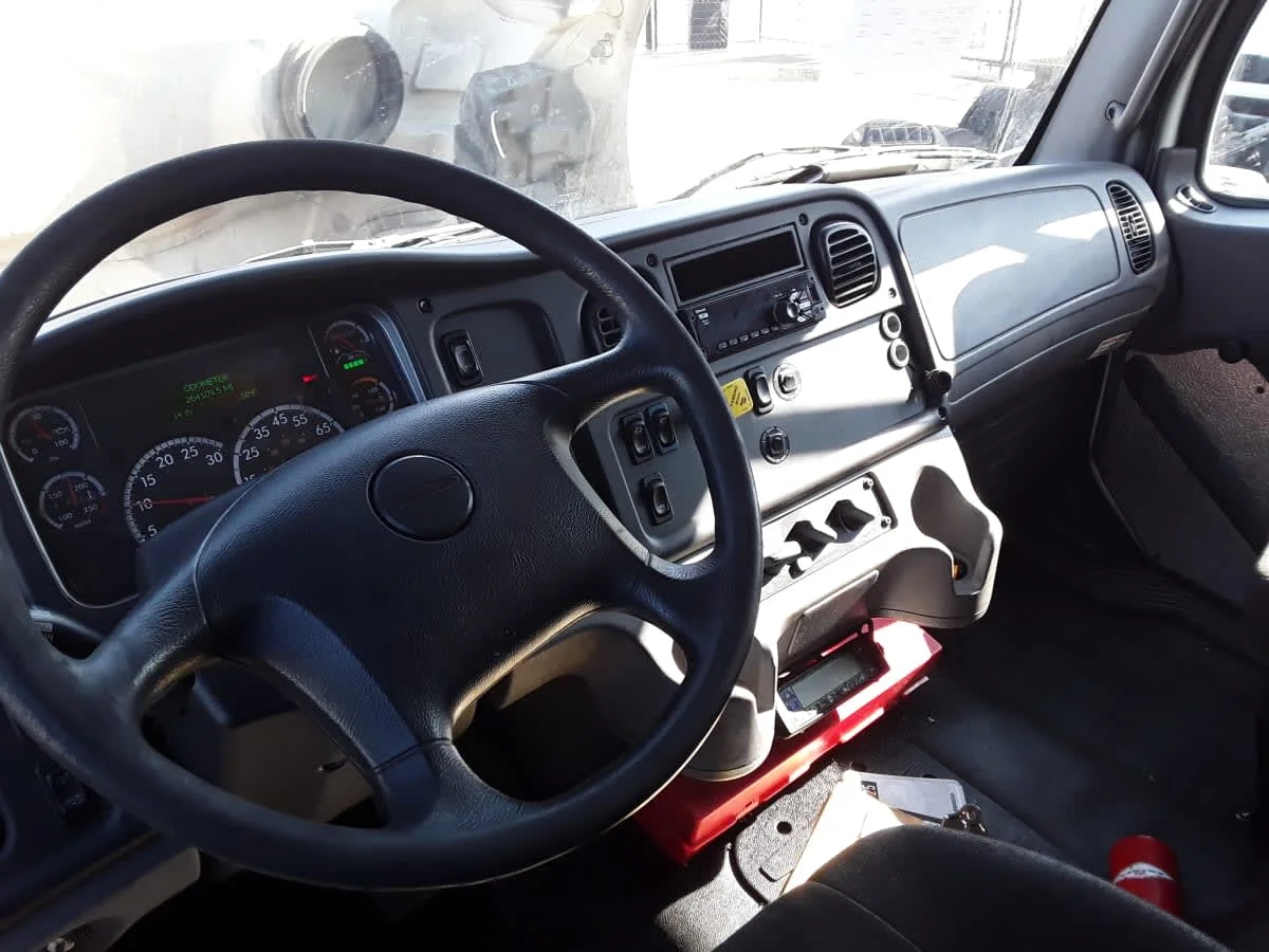 2019 Freightliner M2 106 - image 8