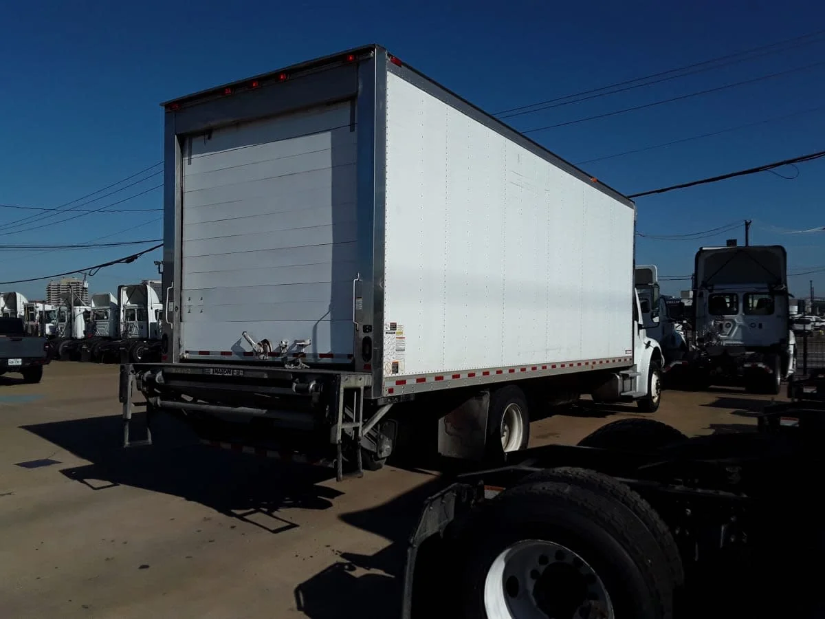 2019 Freightliner M2 106 in Dallas, TX — photo 4