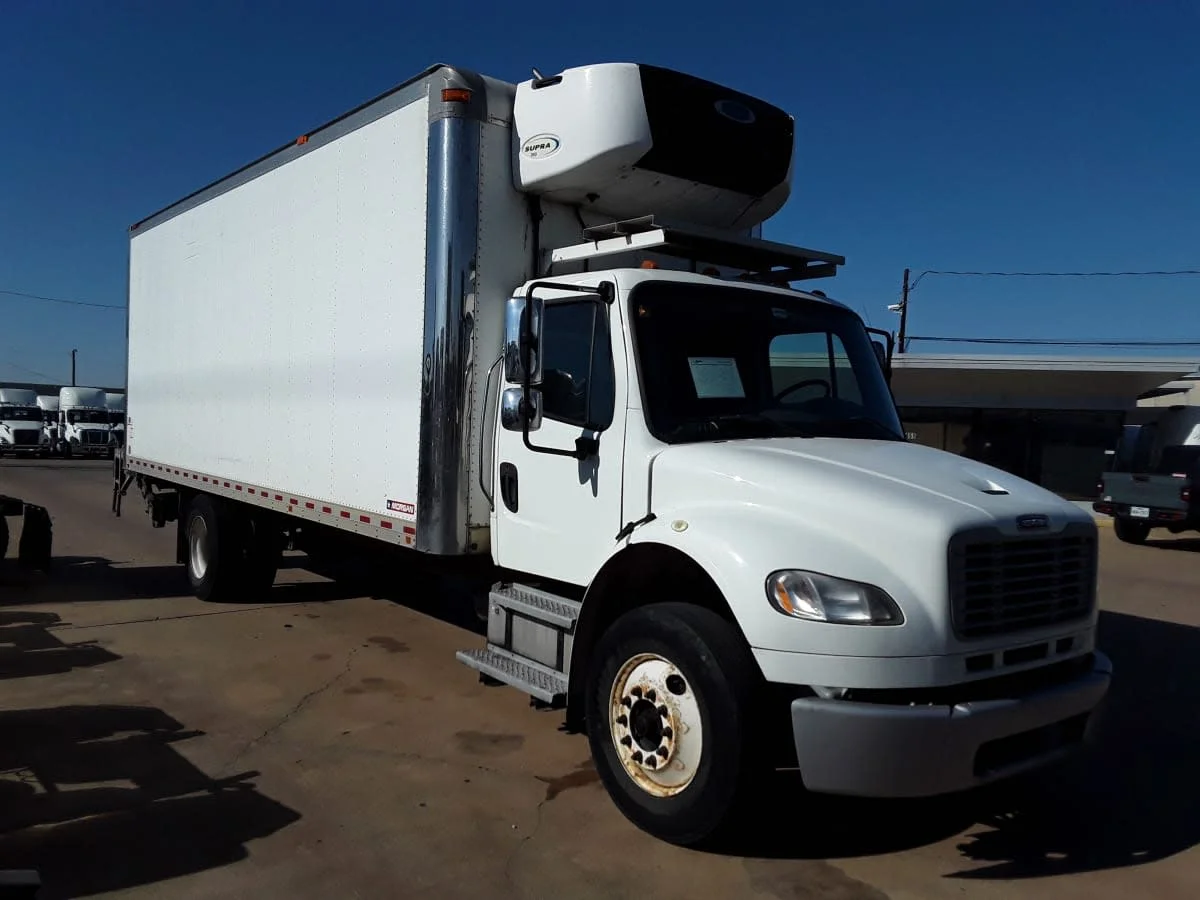 2019 Freightliner M2 106 in Dallas, TX — photo 3