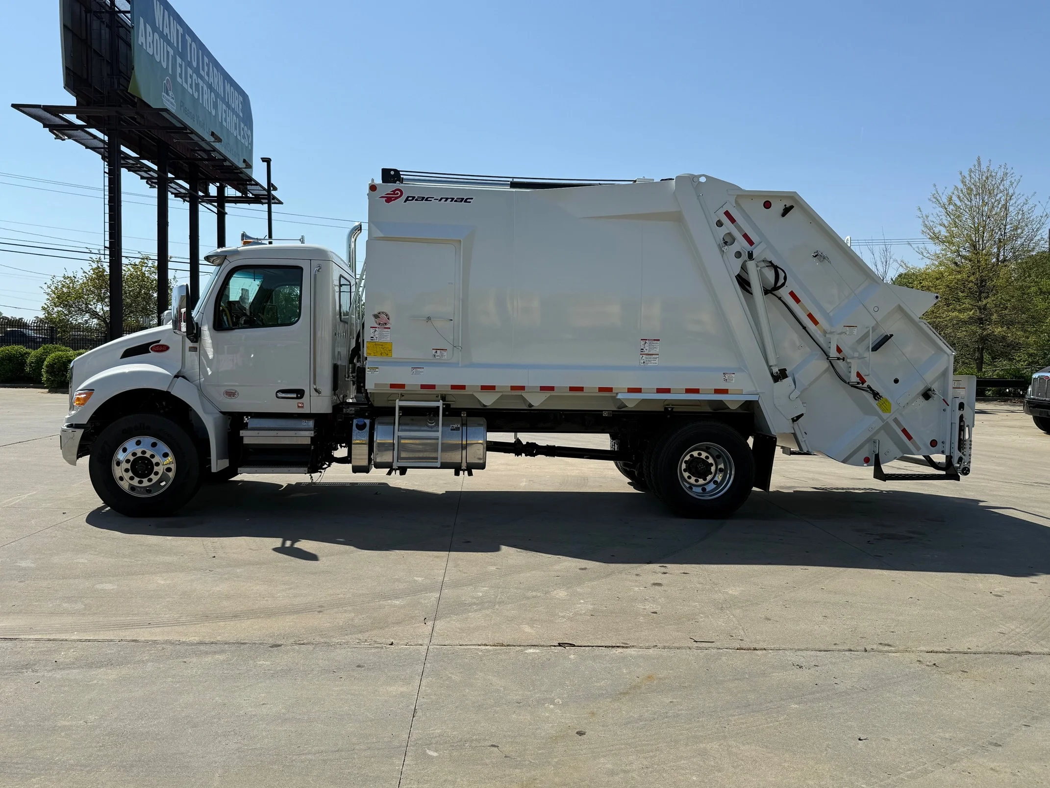 2025 Peterbilt 537 in Cincinnati, OH — photo 2
