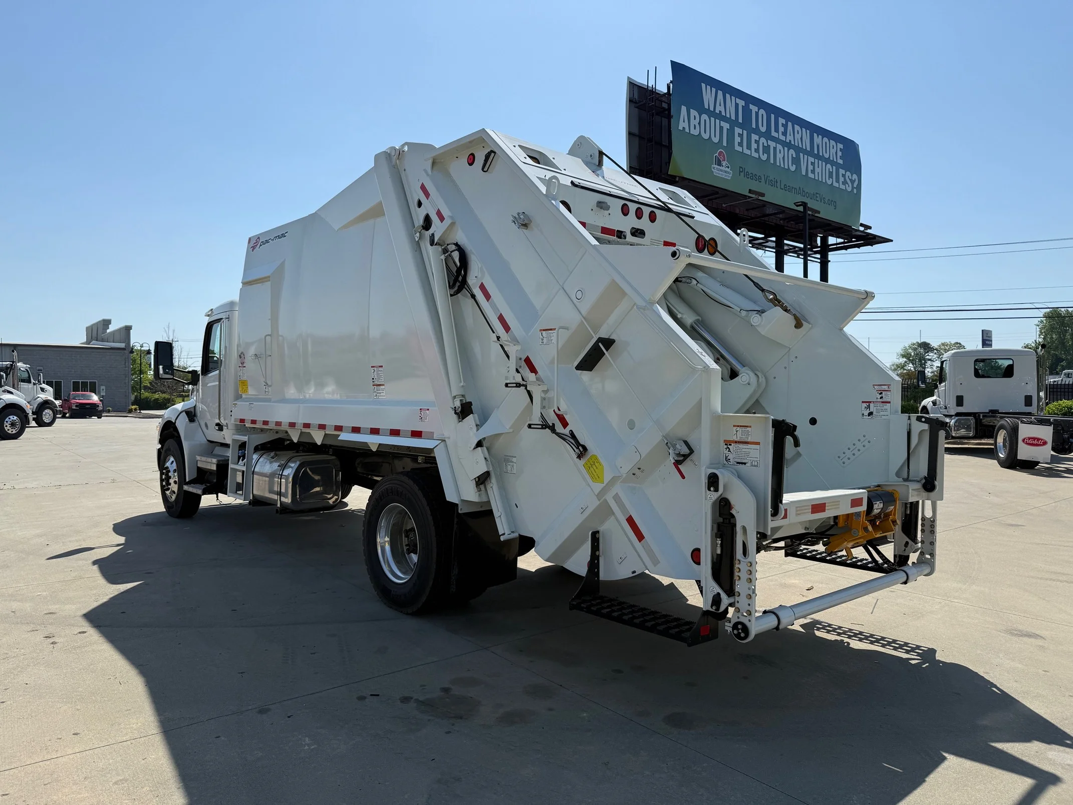 2025 Peterbilt 537 in Cincinnati, OH — photo 3