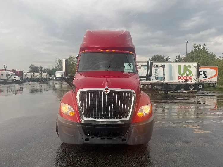 2019 International LT - image 2