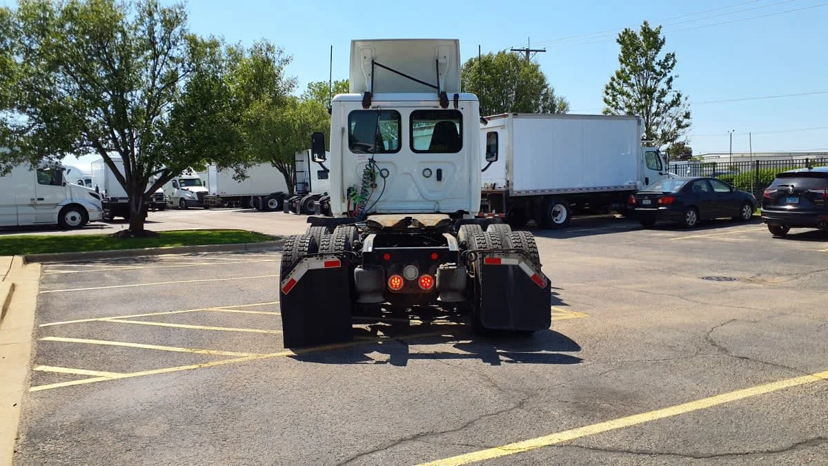 2019 Freightliner Cascadia in Bolingbrook, IL — photo 5