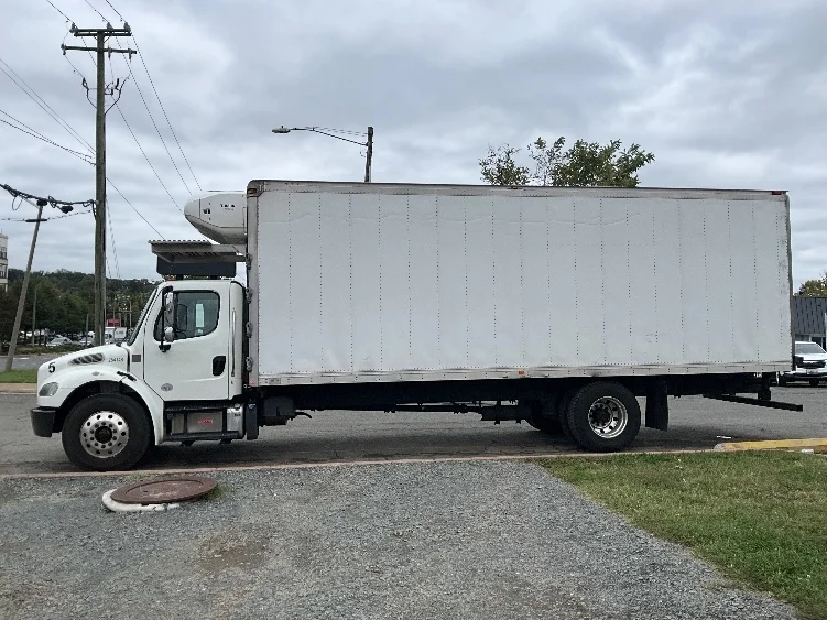 2019 Freightliner M2 106 - image 4