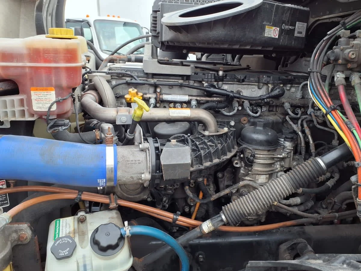 2019 Freightliner Cascadia - image 8