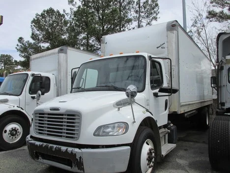 2017 Freightliner M2 106 - image 3