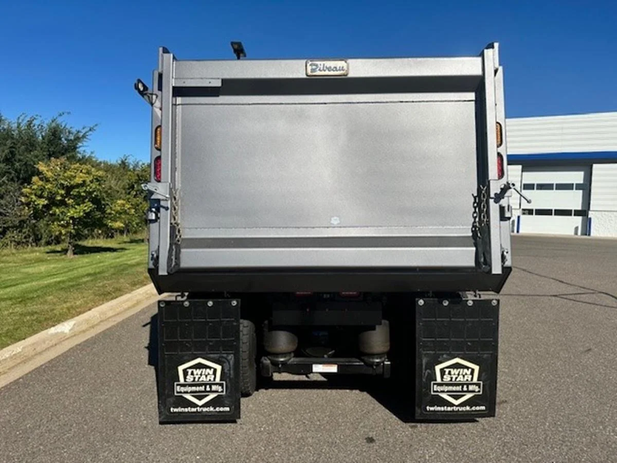 2025 Volvo VHD 300 in Elk River, MN — photo 4