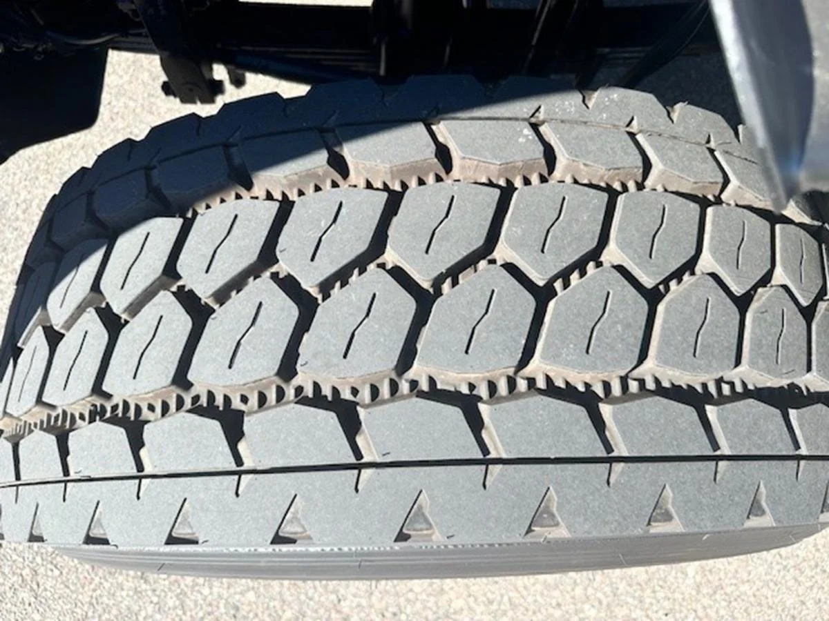 2025 Volvo VHD 300 in Elk River, MN — photo 12