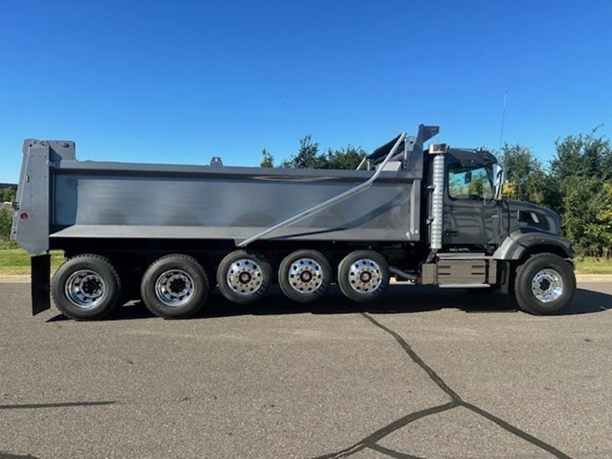 2025 Volvo VHD 300 in Elk River, MN — photo 6