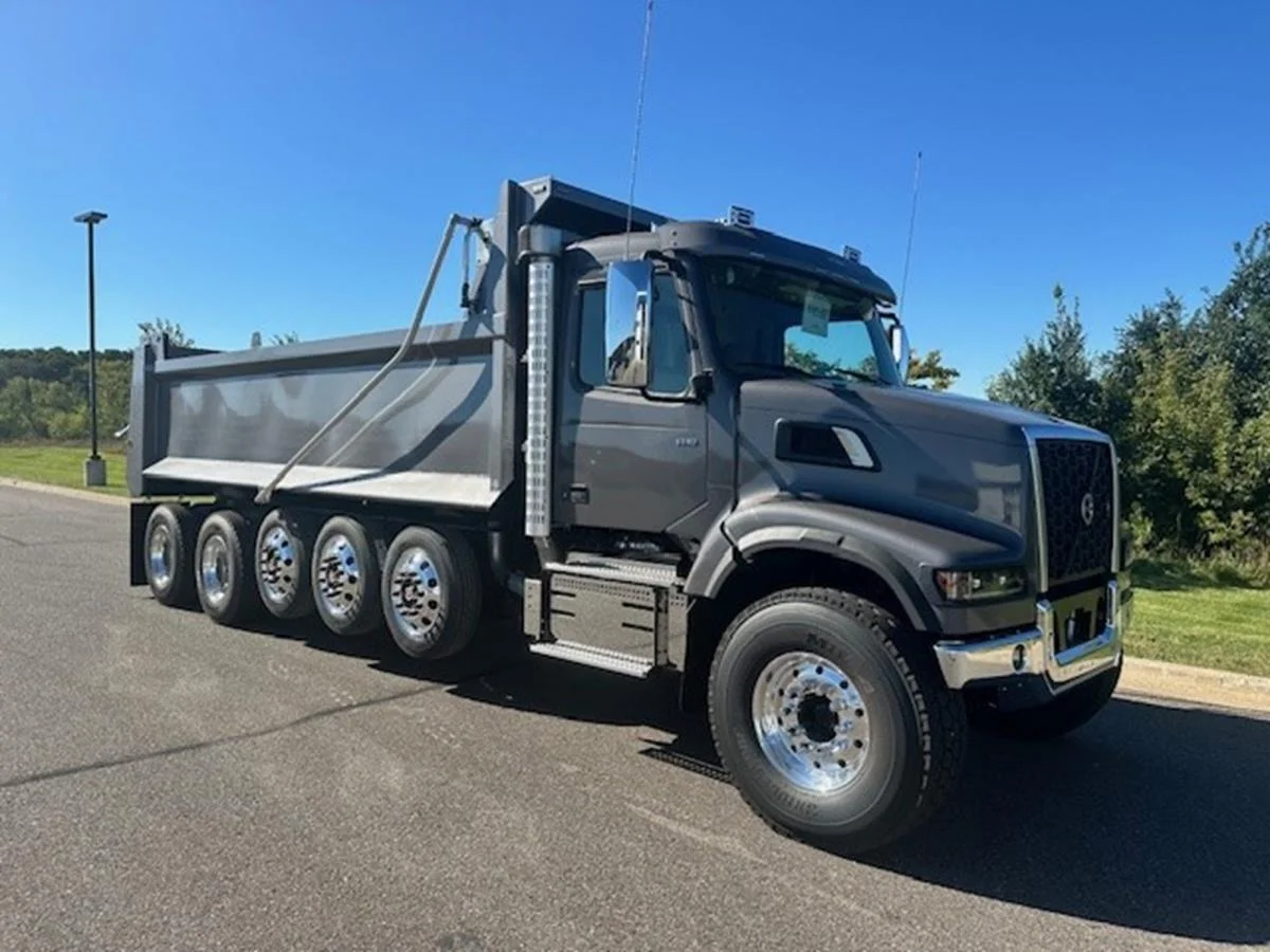 2025 Volvo VHD 300 in Elk River, MN — photo 5