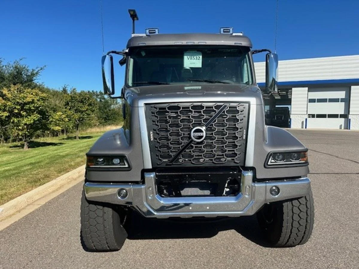 2025 Volvo VHD 300 in Elk River, MN — photo 7