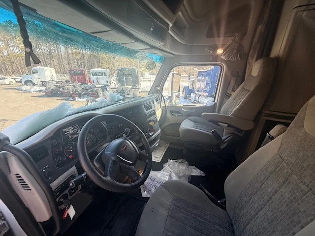 2021 Peterbilt 579 - image 7