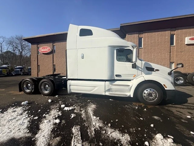 2021 Peterbilt 579 in Clarksburg, WV — photo 3