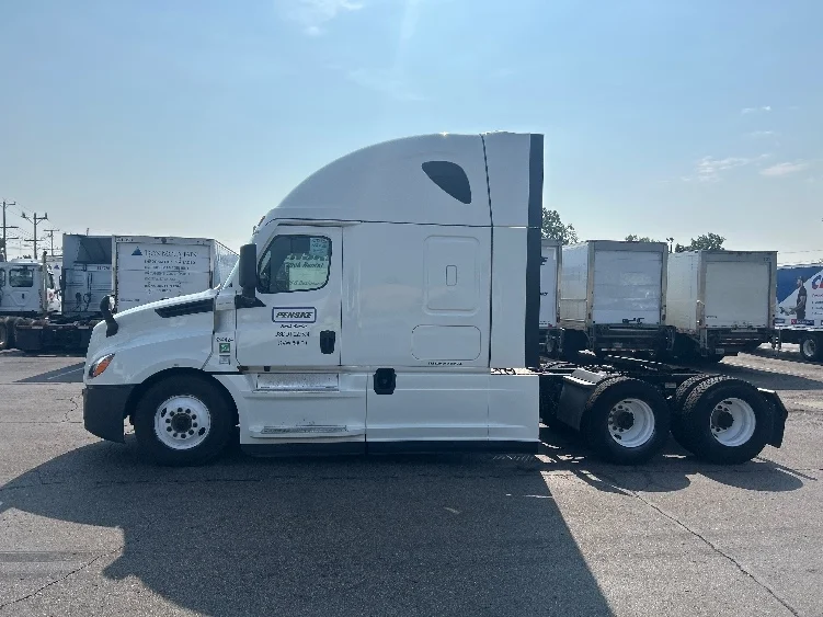 2021 Freightliner Cascadia in Warren, MI — photo 4