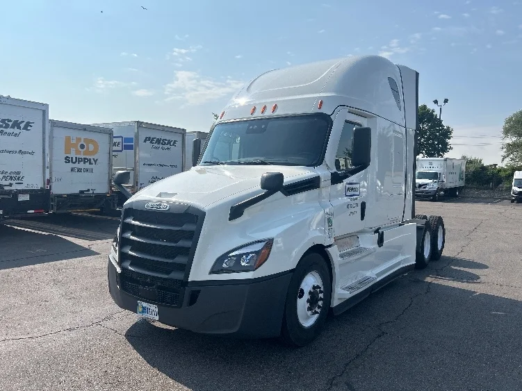 2021 Freightliner Cascadia in Warren, MI — photo 3