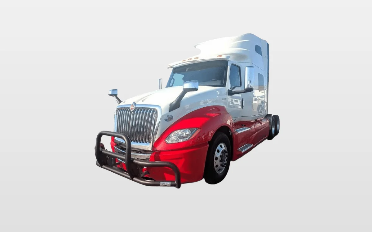 2022 International LT - image 1