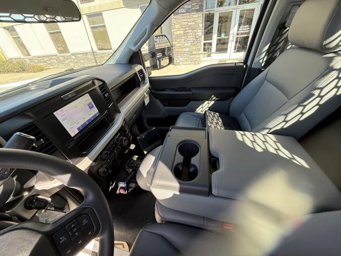 2025 Ford F-550 — photo 11