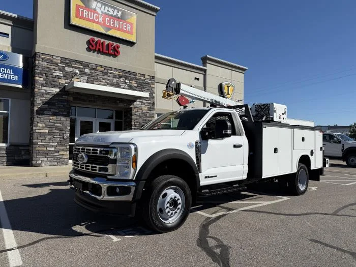 2025 Ford F-550 — photo 2