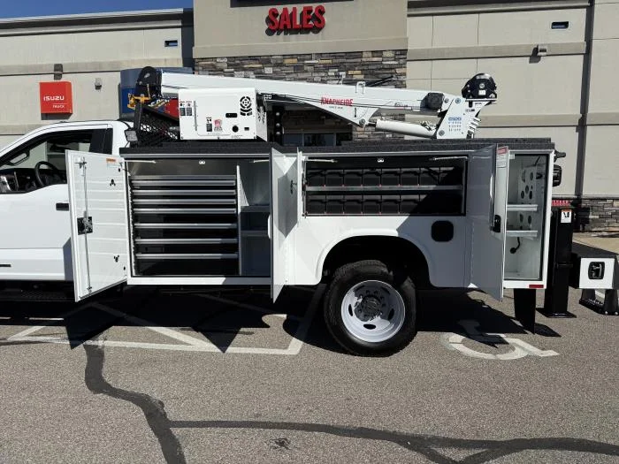 2025 Ford F-550 — photo 13