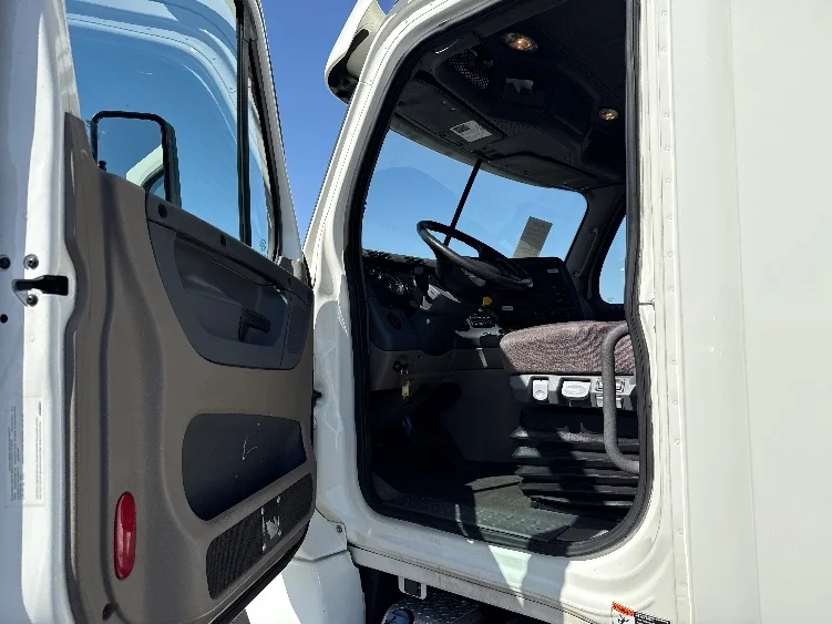 2019 Freightliner Cascadia in Phoenix, AZ — photo 9