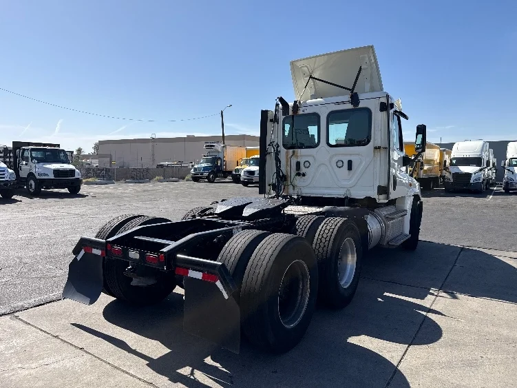 2019 Freightliner Cascadia in Phoenix, AZ — photo 7