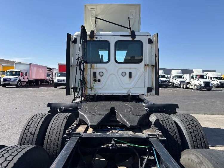 2019 Freightliner Cascadia in Phoenix, AZ — photo 6
