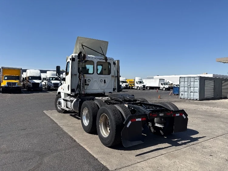 2019 Freightliner Cascadia in Phoenix, AZ — photo 5
