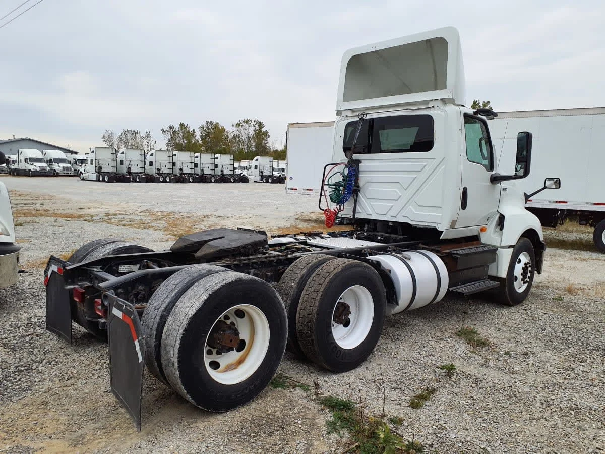2019 International LT - image 4