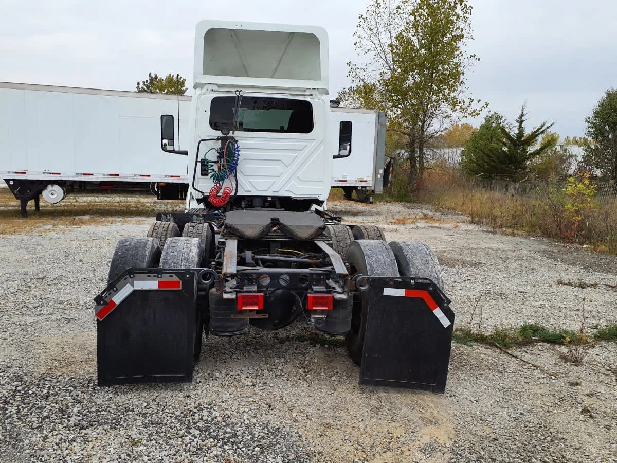 2019 International LT - image 5