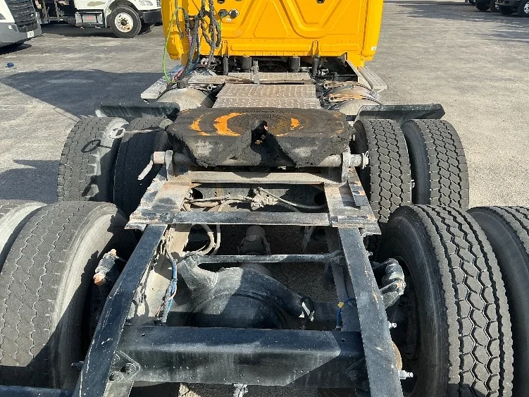 2019 Freightliner Cascadia in Medley, FL — photo 6