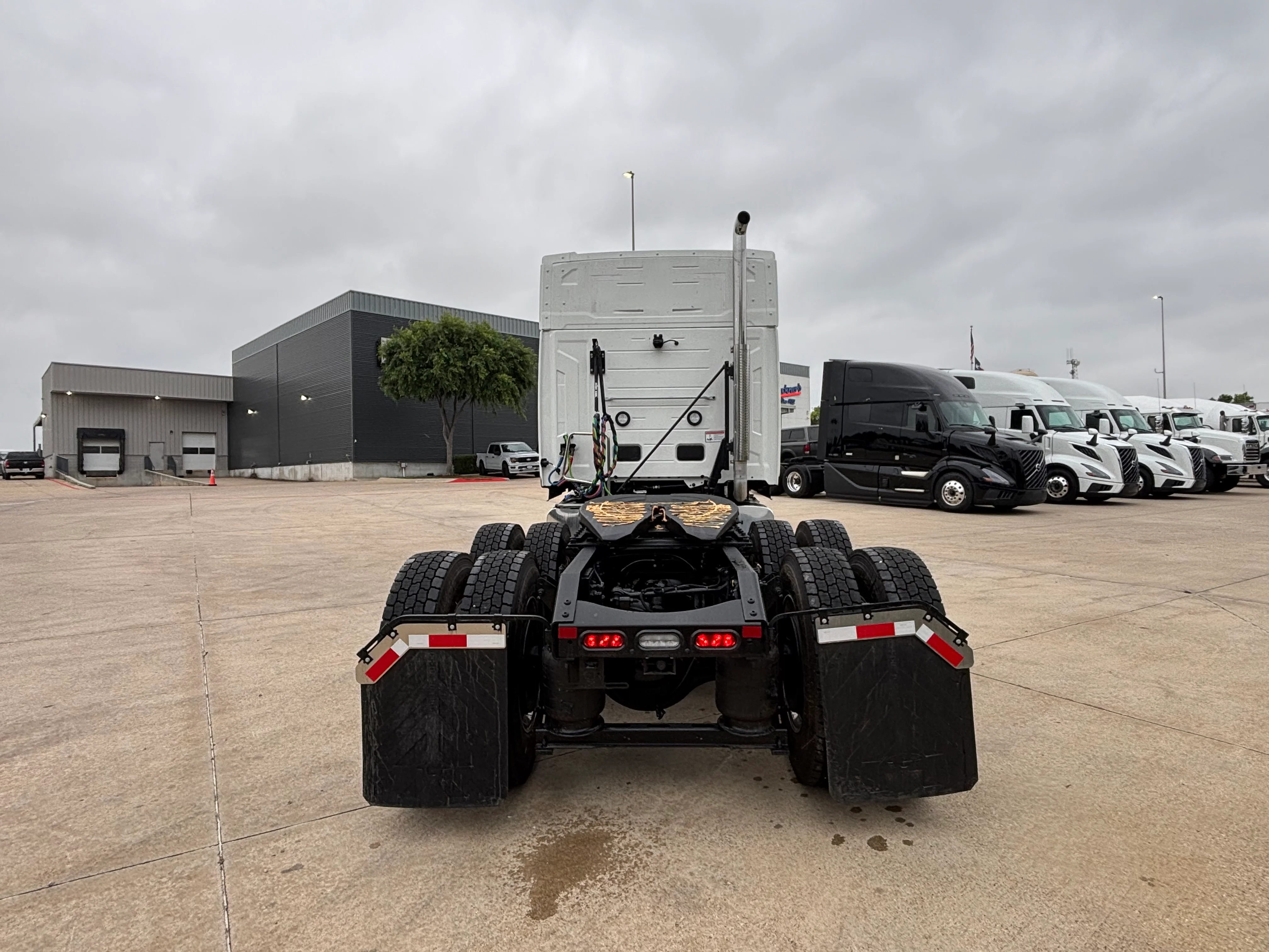 2027 Mack Pinnacle in TX — photo 5