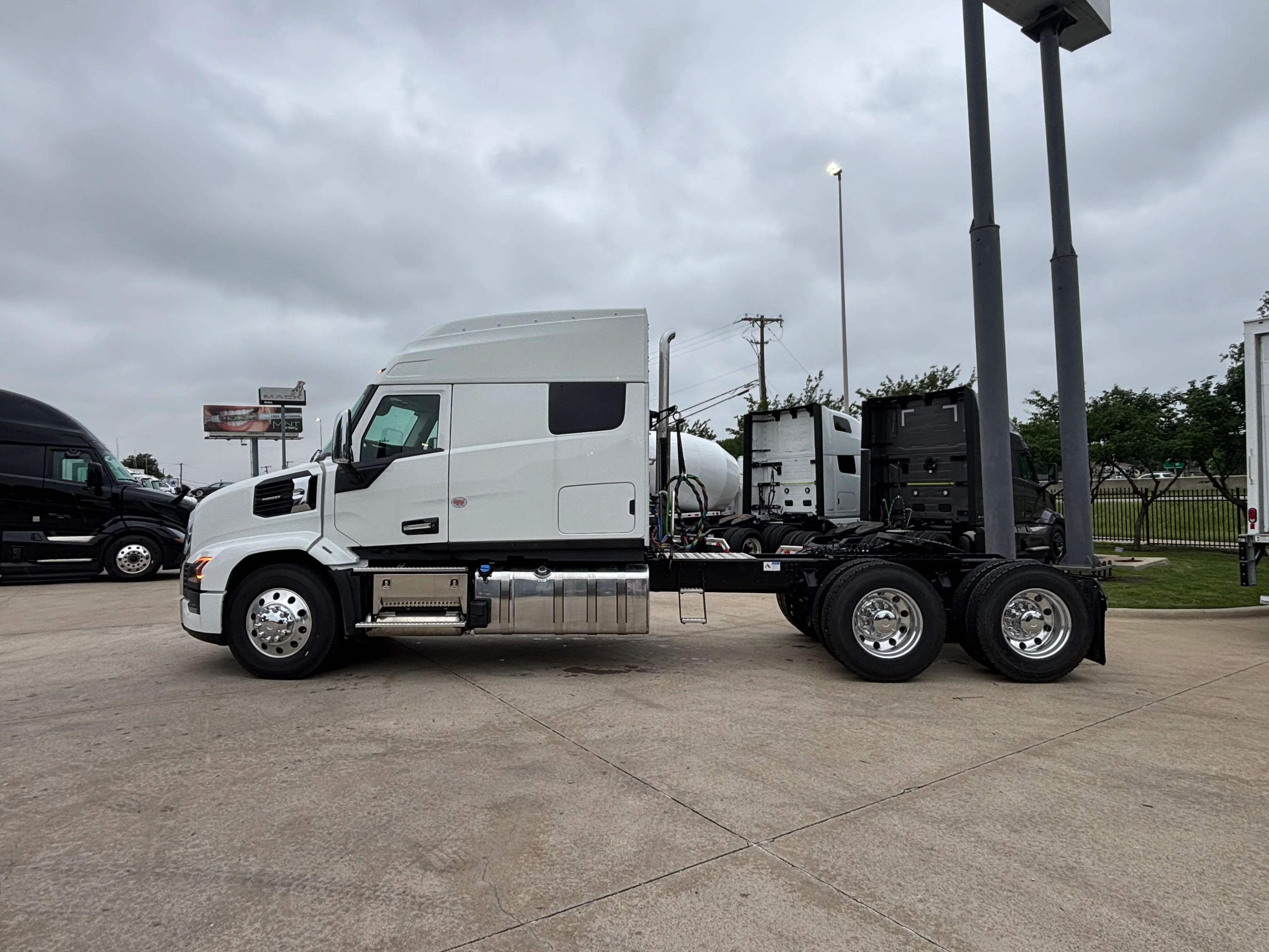 2027 Mack Pinnacle in TX — photo 7